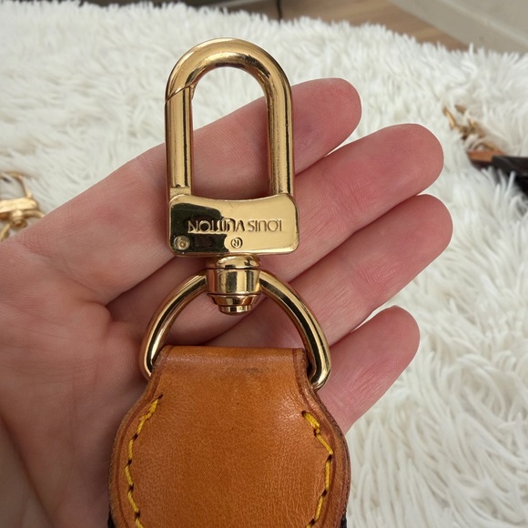 Louis Vuitton vintage elastic and leather luggage straps (set of 3) - Picture 4 of 9